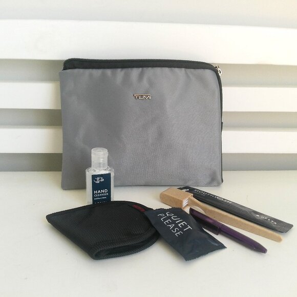 NEW TUMI DELTA AIRLINE BUSINESS CLASS AMENITY KITS 7PCS - Picture 1 of 4